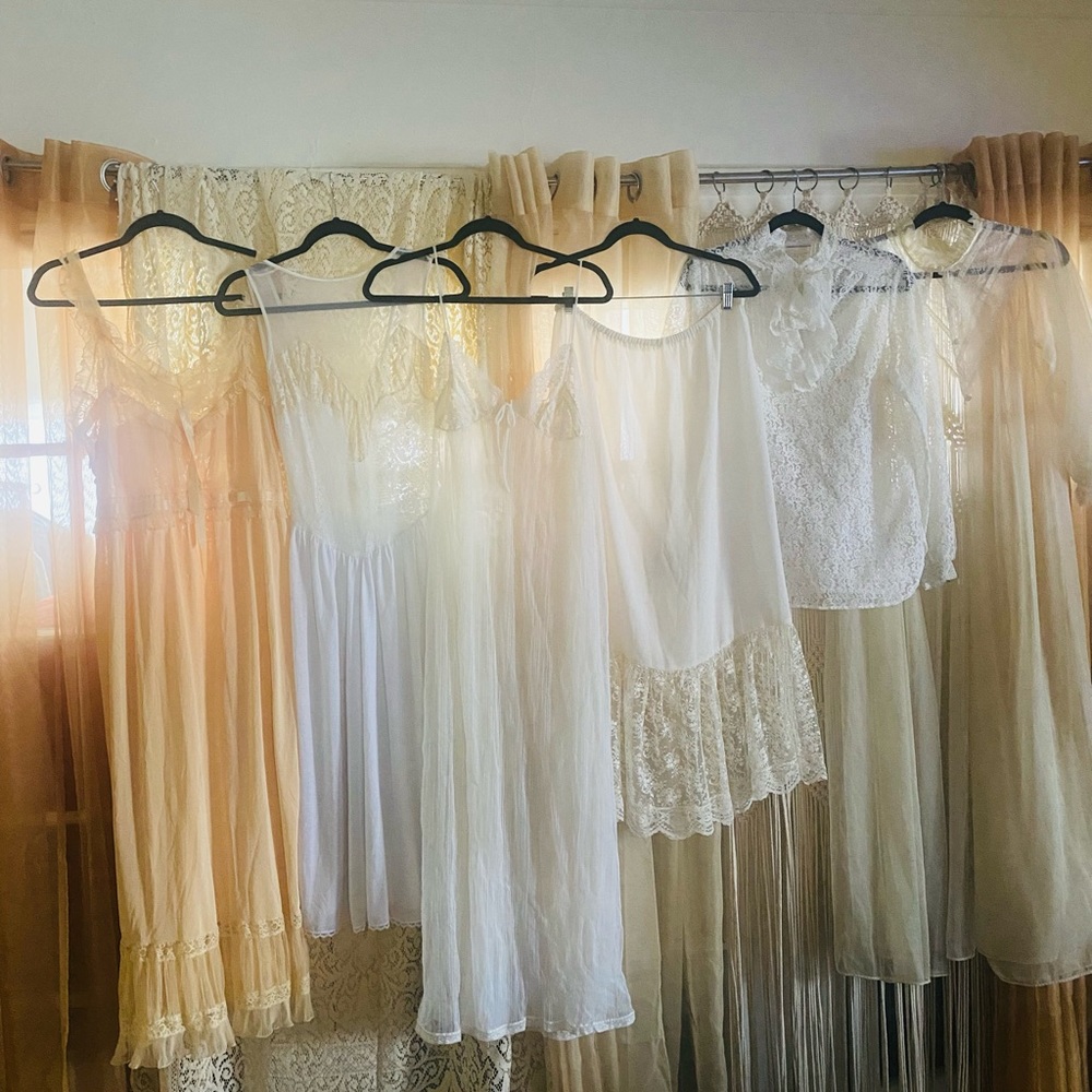 VINTAGE SLIP SALE COMING ❗️✨